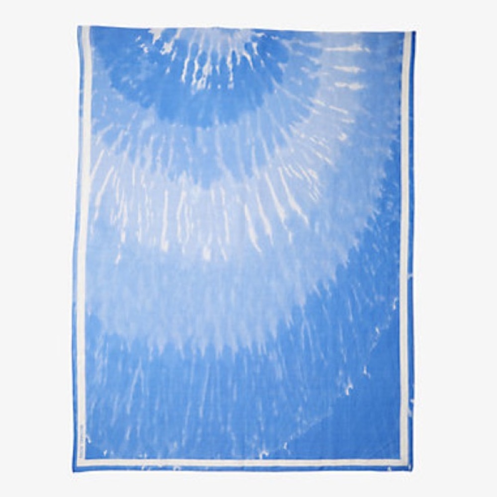 Michael Kors Tie Dye Scarf in silk and linen gauze, 73% silk, 27% linen.